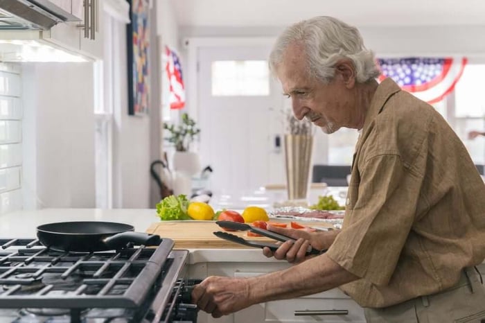 The Caregiver Guide - Helping Seniors Maintain Independence at Home