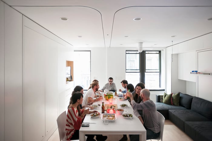 How an Extending Table Can Make Hosting Thanksgiving a Breeze