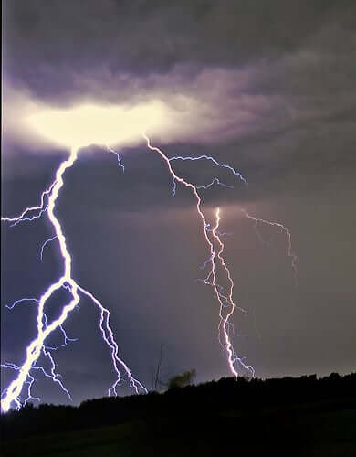 Using Lightning Fast Hotel WiFi To Market To Business Class Guests