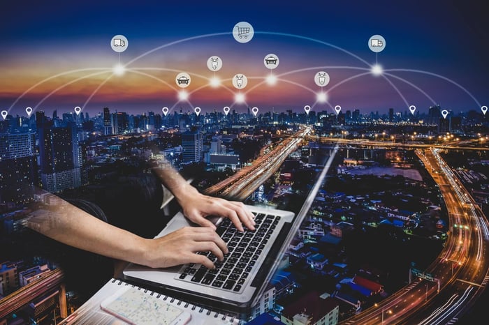 vWLAN vs WLAN: What Actually Changes When You Virtualize