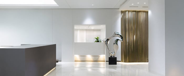 Metallic Marvels: Abstract Sculptures That Shine in Gold and Silver