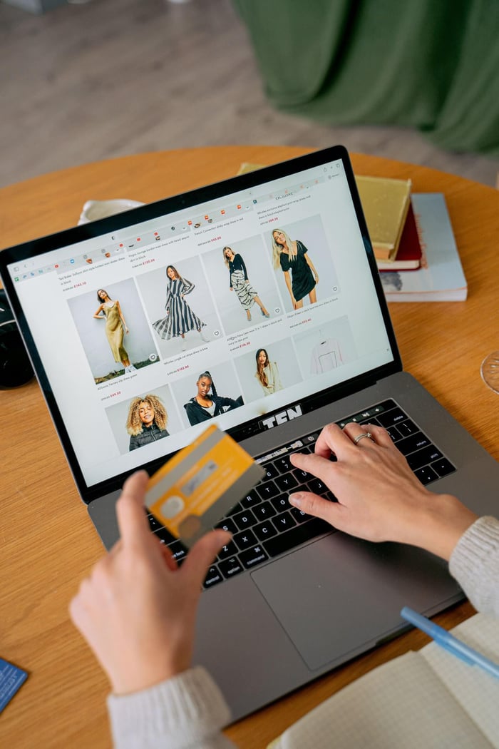 Virtual Try-On for E-Commerce: A Guide for Fashion Brands