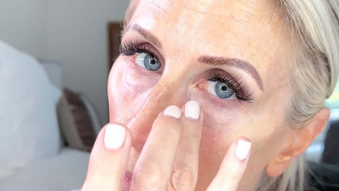 How to Conceal Dark Circles Over 40