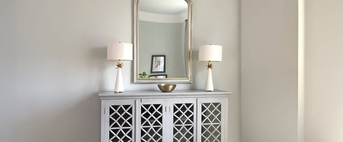 Traditional Table Lamps vs. Modern: How to Blend Classic and Contemporary Style