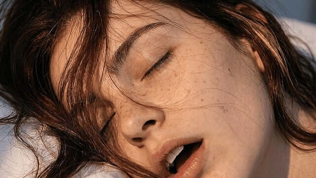 Why Do I Wake Up Sweating at 2am? (And Why It’s Not Just Heat)