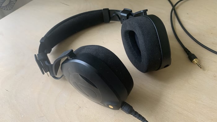 RØDE NTH-100 Review: Excellent Headphones with One Major Drawback