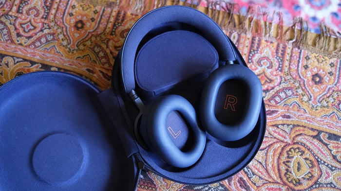 Cambridge Audio Melomania P100 SE Review — Stylish Over-Ear Headphones with Impressive Features