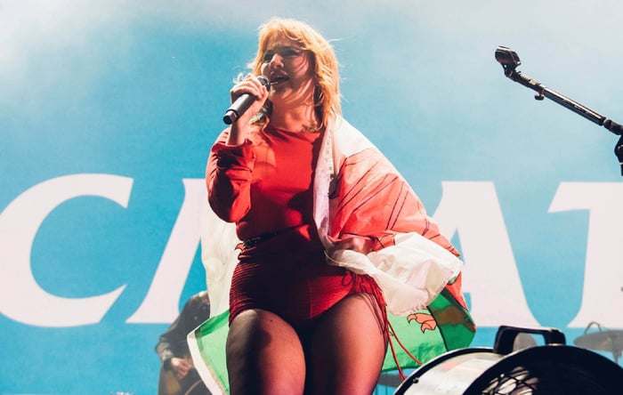 CMAT’s Rowdy Cover of Catatonia’s ‘Road Rage’ Rocks Green Man Festival 2025