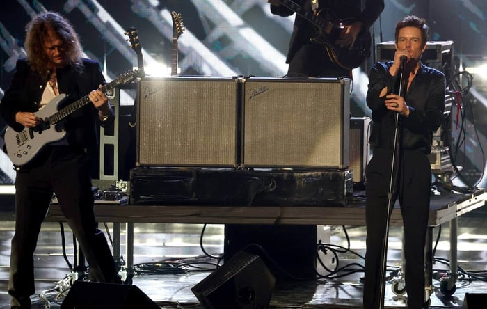 The Killers Pay Tribute to Warren Zevon with ‘Lawyers, Guns and Money’ at Rock & Roll Hall of Fame 2025