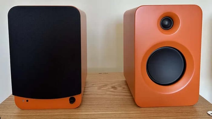 Top Powered Bookshelf Speakers Compared: Best Picks for Price, Performance & Design