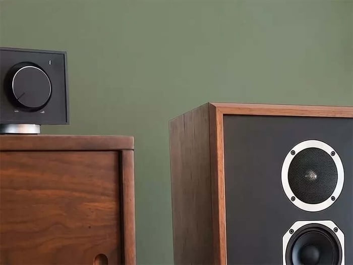 KLH Model Four: Vintage-Style Three-Way Speaker for Compact Spaces