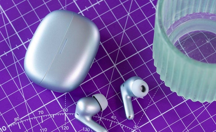 Unboxing Redmi Buds 8 Pro: First Impressions of the New Bluetooth Earbuds