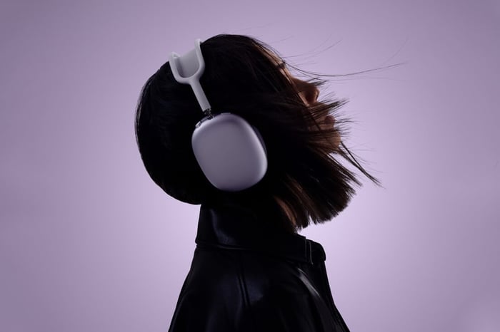 Apple Launches AirPods Max 2 with H2 Chip and Enhanced Noise Cancellation