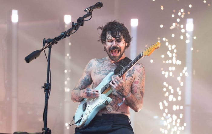 Glastonbury 2025: Biffy Clyro Honors Brian Wilson with Heartfelt Beach Boys Cover