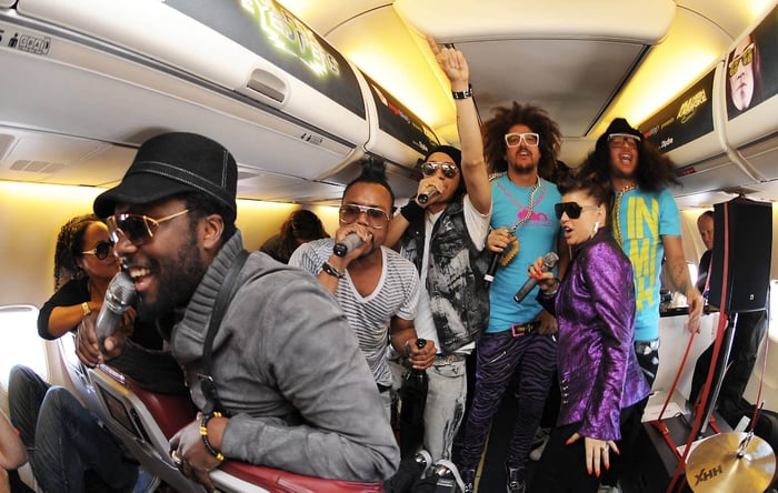 United Airlines Cracks Down: Permanent Ban for Flyers Not Using Headphones