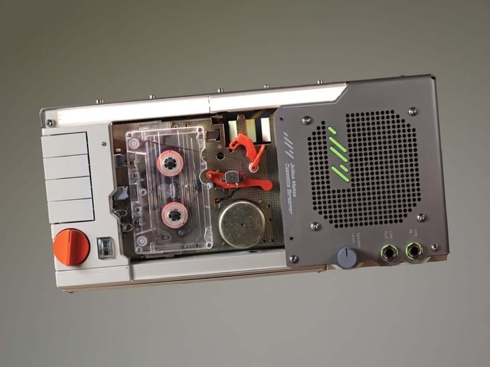 DIY Spotify-to-Cassette Player Brings Analog Warmth to Digital Streaming