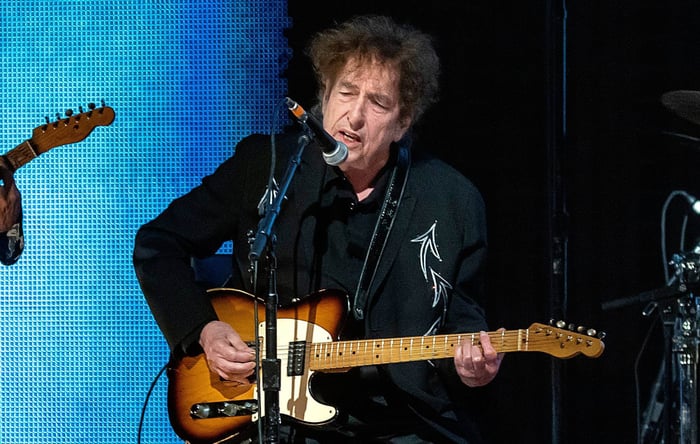 Bob Dylan Debuts First Ever Cover of Eddie Cochran’s ‘Nervous Breakdown’ Live
