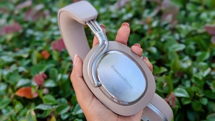 Bowers & Wilkins Px8 S2 Review: Why I Put Them Aside Despite Their Excellence