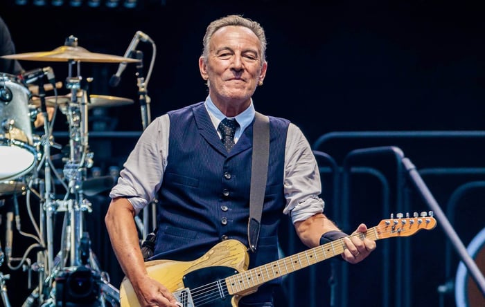 Bruce Springsteen Unveils ‘Lonely Night In The Park’ Outtake for Born To Run’s 50th Anniversary