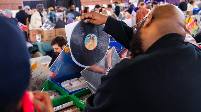 VINYLCON! Record Fair Makes Exciting NYC Debut in Brooklyn This June