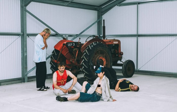 Divorce Unveils Deluxe ‘Drive To Goldenhammer’ with New Single ‘Wendolene’