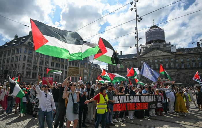 Dutch Independent Radio Stations Unite for 15-Hour Broadcast to Raise Funds for Palestine