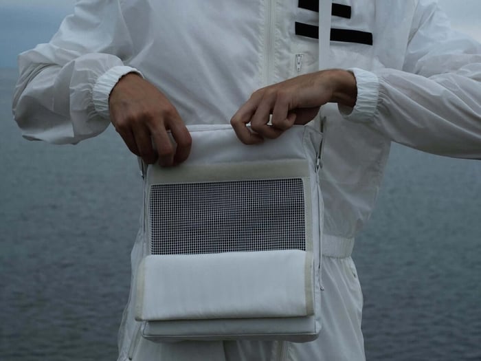 This $129 Shoulder Bag Lets You Play Music Without Opening It