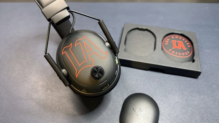 Razer BlackShark V3 Pro Review: Broad Connectivity at the Expense of Sound Quality