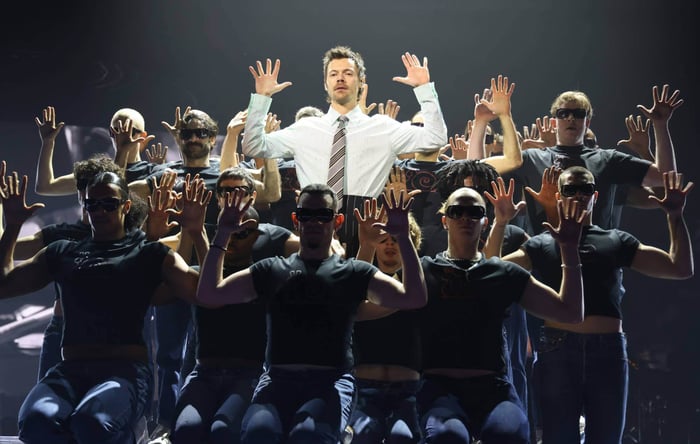 Harry Styles Ignites the 2026 BRITs with ‘Aperture’ — His First Live Show in Three Years