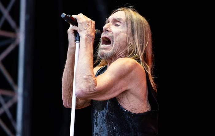 Iggy Pop Performs ‘Punkrocker’ from Superman Soundtrack Live for the First Time