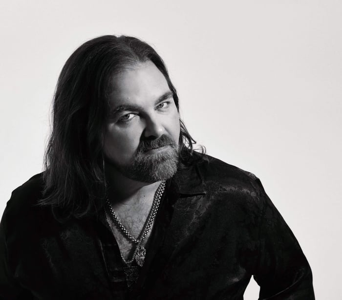 James Robert Webb’s “Weekend Outlaw” Echoes the Working Man’s Weekend Spirit