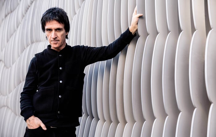 Johnny Marr Backs Kneecap’s Glastonbury Gig and Stands with Musicians Advocating for Palestine