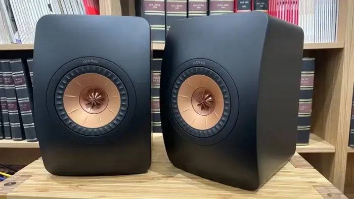 Top KEF Speakers for 2025: Budget, Premium, Bookshelf, and Wireless Systems