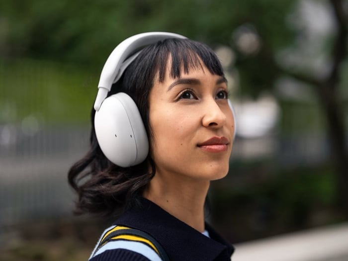 Logitech Zone Vibe Pro: The Stylish All-Day Work and Play Headset