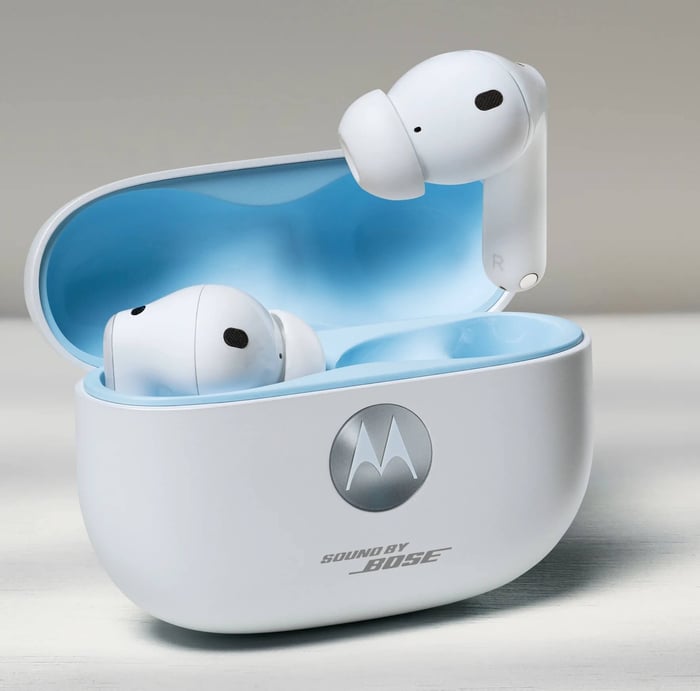 Motorola Moto Buds 2 Design Revealed: Bose Sound Meets Apple-Inspired Style