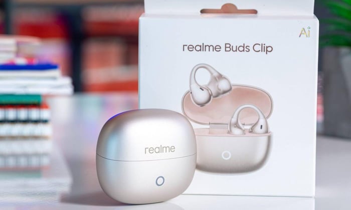 Realme Buds Clip Impress with Simple Design and Powerful Sound