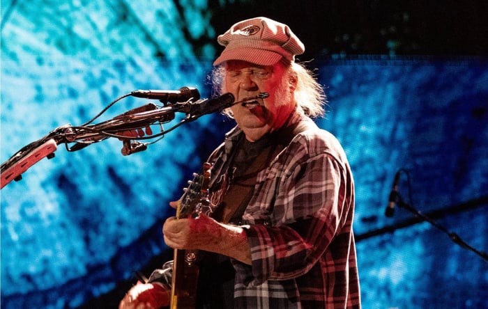 Neil Young’s Surprise 2026 Live Debut: Heartfelt ‘After The Gold Rush’ & ‘Heart Of Gold’ Performances