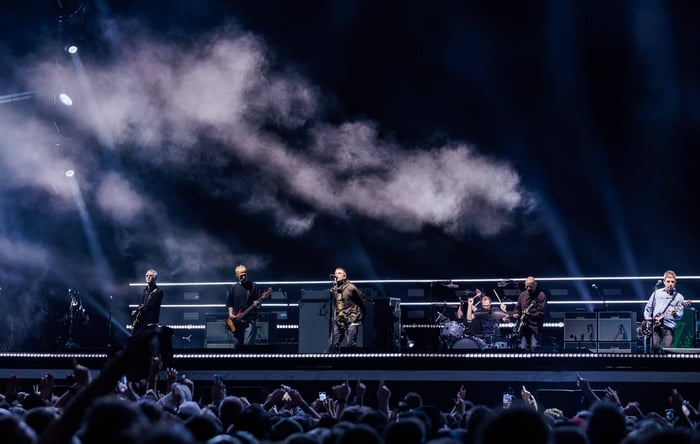 Oasis Tribute to Late Liverpool Star Diogo Jota with ‘Live Forever’ at Reunion Show