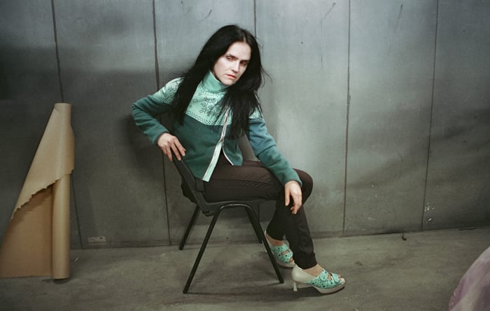 Sassy 009 – ‘Dreamer+’ Review: Hypnotic Alt-Pop That Dives Deep into the Unconscious