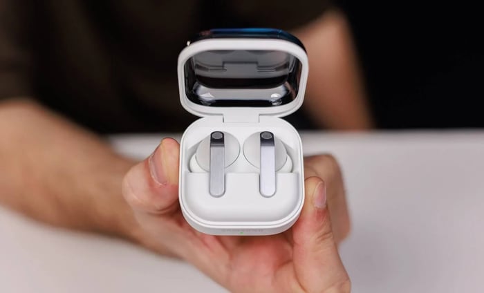 Samsung’s New Galaxy Buds 4 Pro Smashes Competitors with Record-Breaking Sales