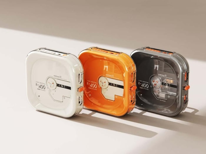 Portable CD Player R400 Makes Physical Music Feel Fresh Again