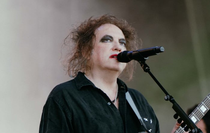 ‘Hot Hot Hot!!!’ – The Cure Turn Up the Heat with Hits on 2026 UK Tour Kickoff in Cardiff