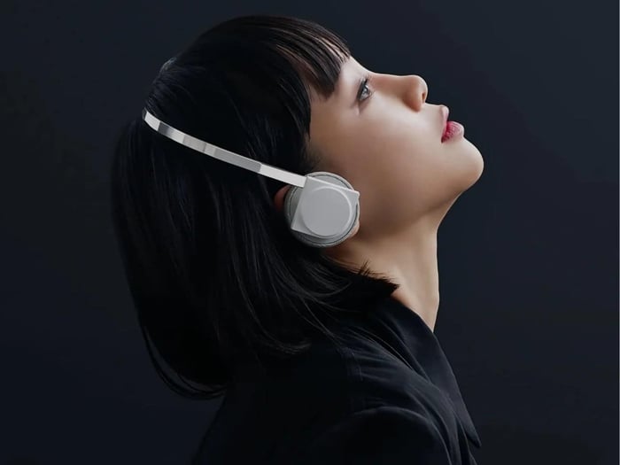 StillFrame Headphones: 103g Over-Ears Built for Everyday Style