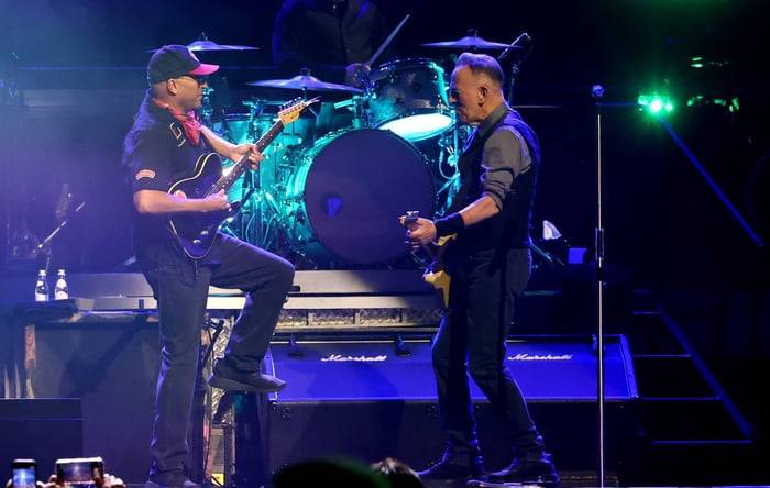 Bruce Springsteen Unveils Epic ‘Purple Rain’ Performance with Tom Morello from Minneapolis Tour Opener