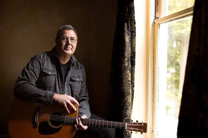 Vince Gill: Still Singing the Truth at 50 Years from Home