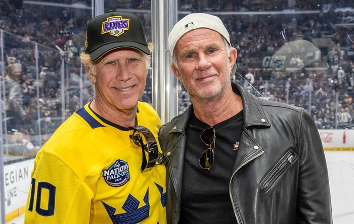 Will Ferrell’s ‘SNL’ Monologue Hijacked by Red Hot Chili Peppers’ Chad Smith Doppelgänger
