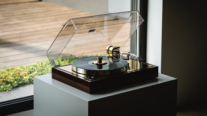 Pro-Ject Signature 12.2: The Pinnacle of Vinyl Turntable Craftsmanship