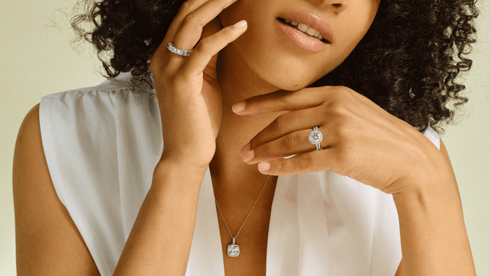 How To Design: A Round Diamond Engagement Ring