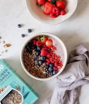 SUPERFOOD AÇAÏ SKÁL MEÐ GRANOLA
