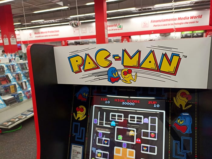 What is the best-selling arcade cabinet of all time?